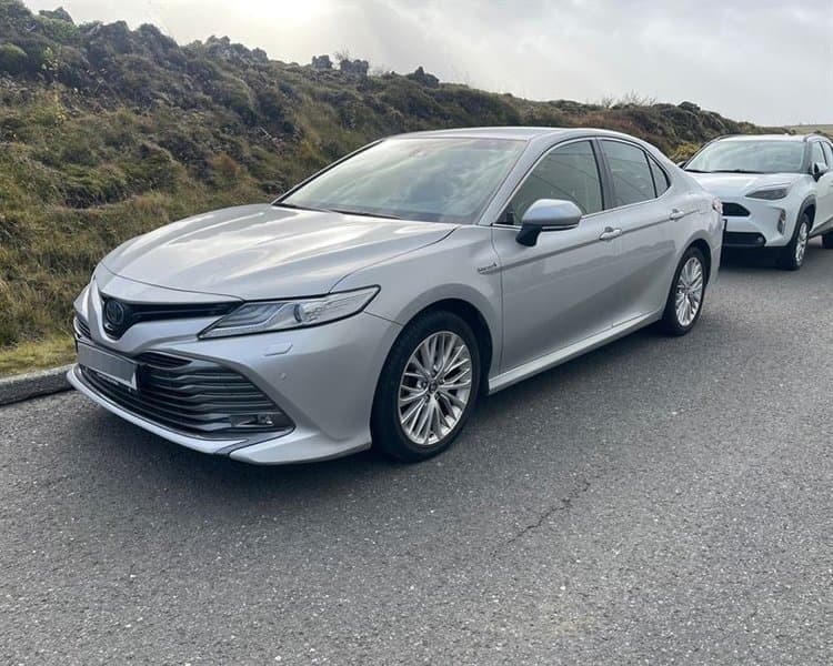 2020 Toyota Camry Luxury Hybrid