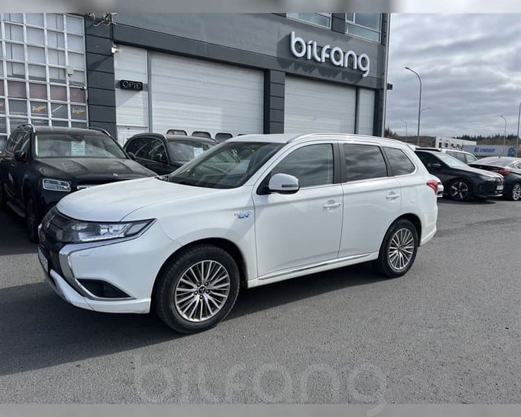 2021 Mitsubishi Outlander Invite