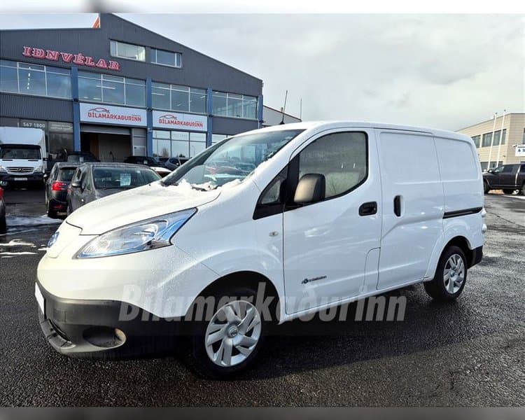 2022 Nissan e-NV200