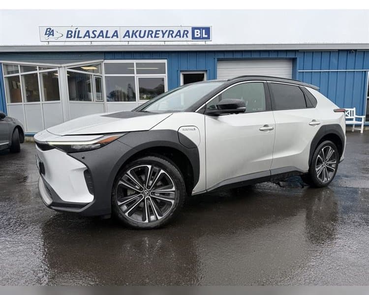 2022 Toyota bZ4X GX Panorama
