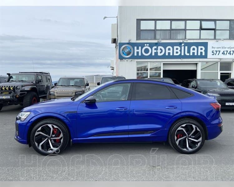 2023 Audi Q8 Sportback 50 e-tron S Line B O