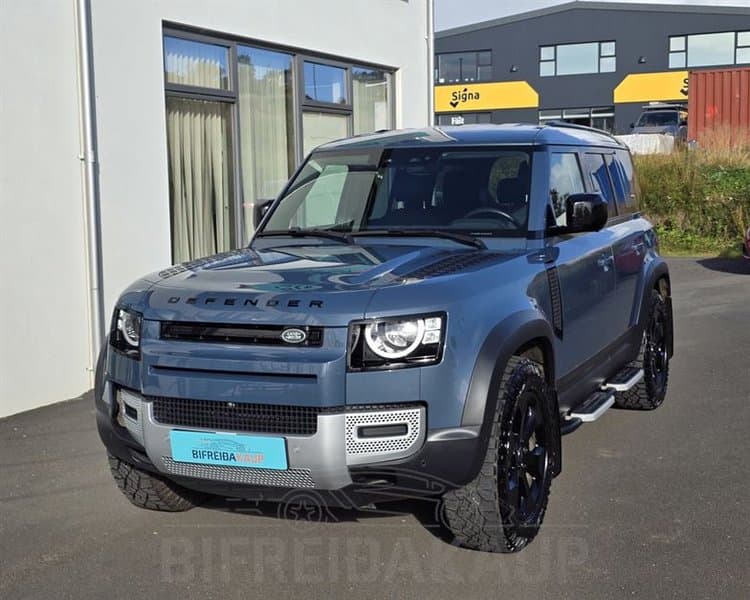 2023 Land Rover Defender S Black Pack Plug IN Hybrid