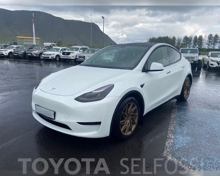 2023 Tesla Model Y Performance