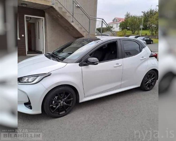 2023 Toyota Yaris Style Hybrid BI-Tone