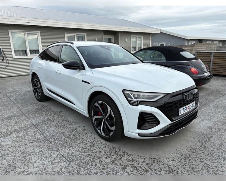 2024 Audi Q8 Sportback 50 e-tron
