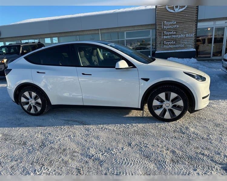 2024 Tesla Model Y SR