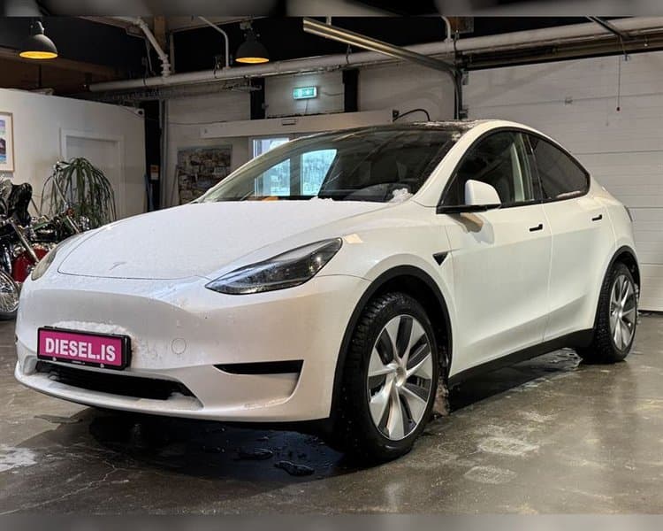 2024 Tesla Model Y SR