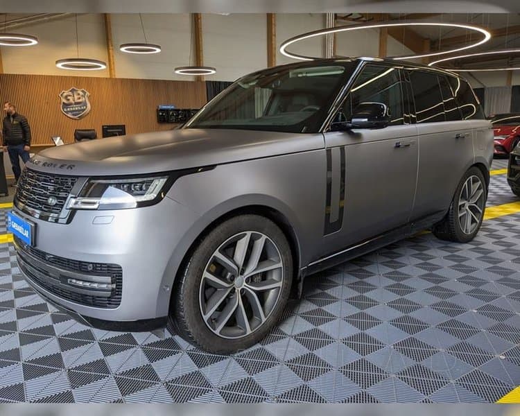 2025 Land Rover Range Rover HSE P460