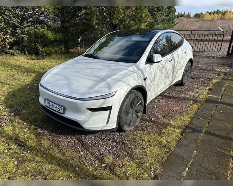 2025 Tesla Model Y Long Rance AWD