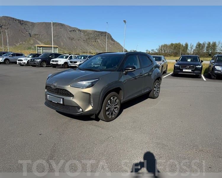 2025 Toyota Yaris Cross Active Plus BI-Tone