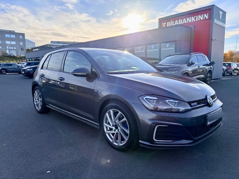 2017 Volkswagen Golf GTE