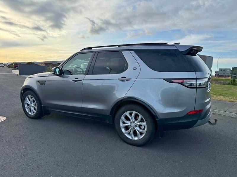 2020 Land Rover Discovery 5 SE