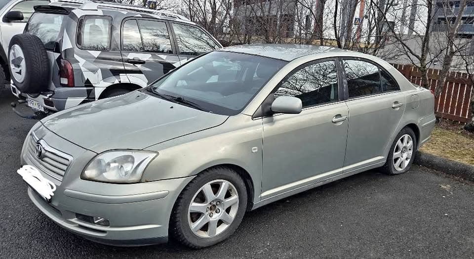 2004 Toyota Avensis