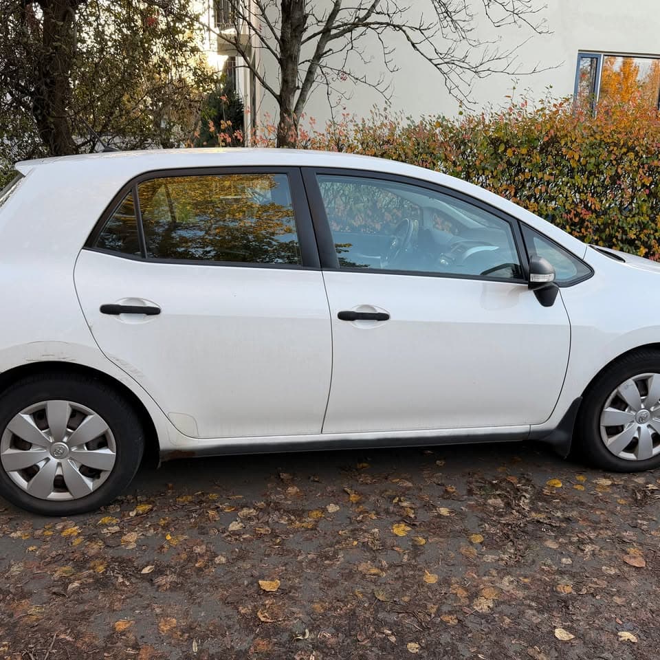 2012 Toyota Auris