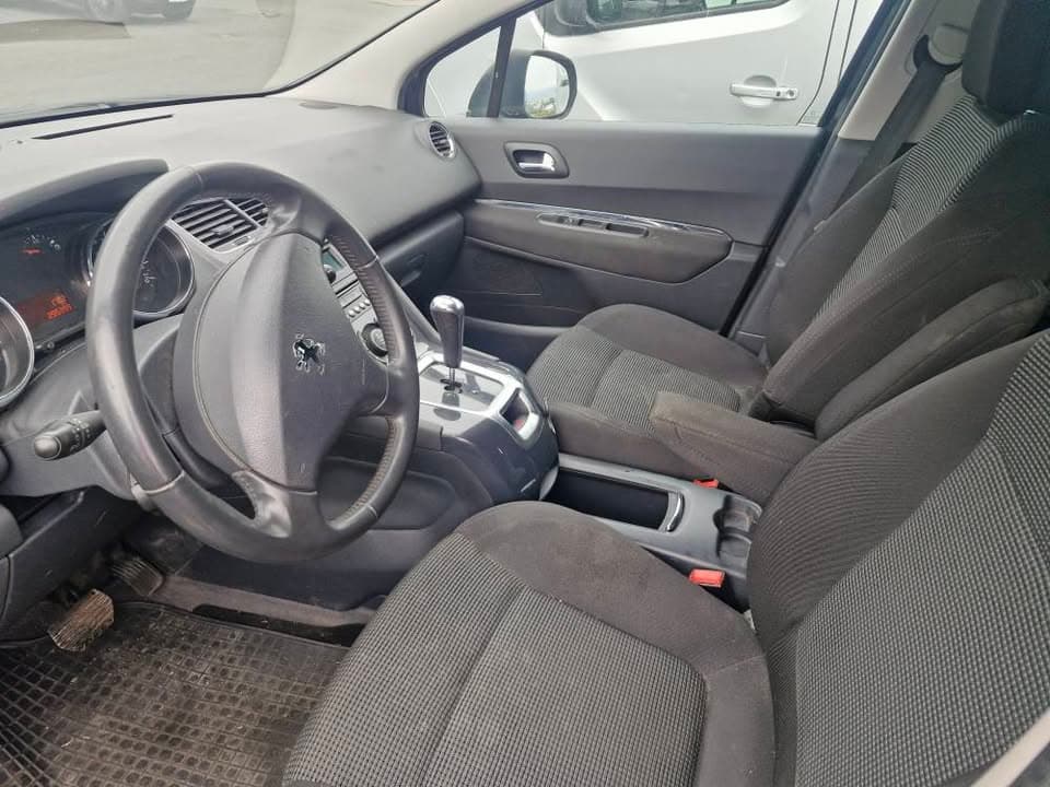 2011 Peugeot 5008